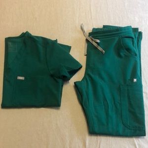 FIGS Limited Edition Hunter Green Scrub Set